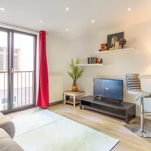 https://apt-arbeitsplatz-tiefgaragenstellplatz-4k-tv-netflix.bestleipzighotels.com